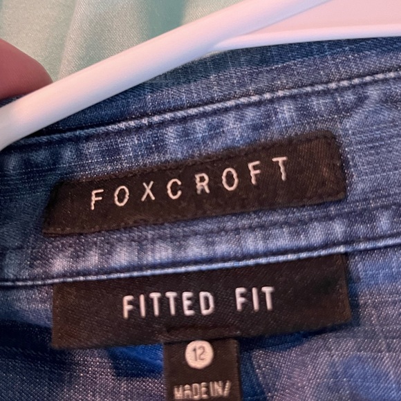 Women’s light jean jacket button up - Picture 3 of 3